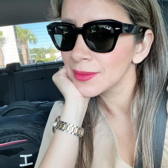 Meet your Posher, Sandra - Picture 1 of 1